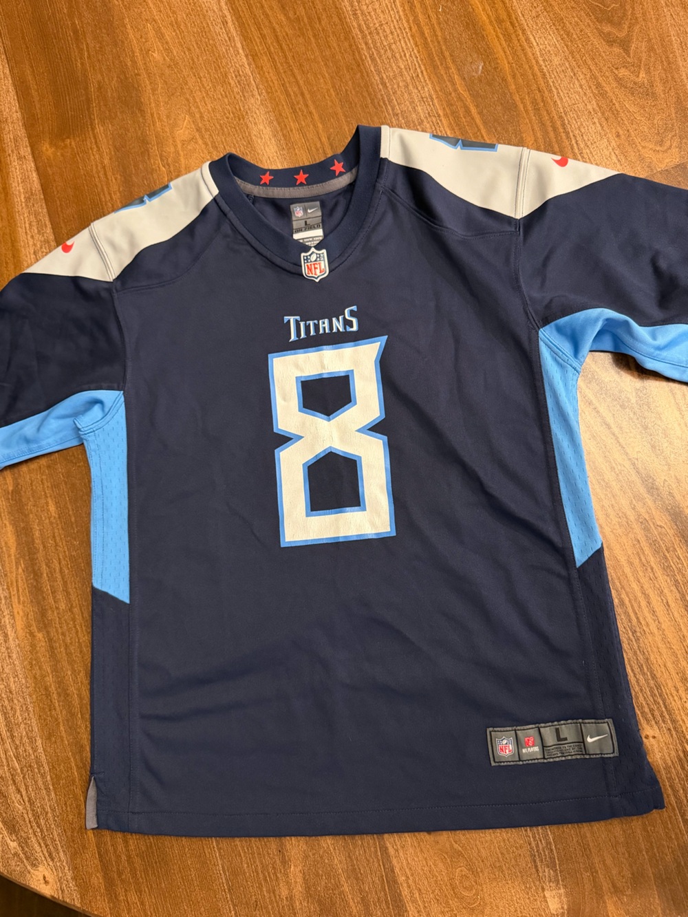 Great condition kids Nike Tennessee Titans football Jersey (Mariota)